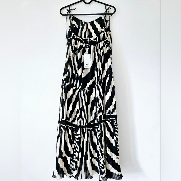 H&M Studio pleated dress - Picture 4 of 9